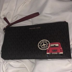 NEW MICHAEL KORS WRISTLET NEVER USED
